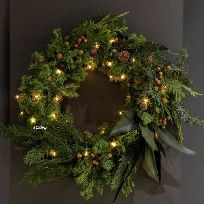 Wreath from stabilized moss and needles